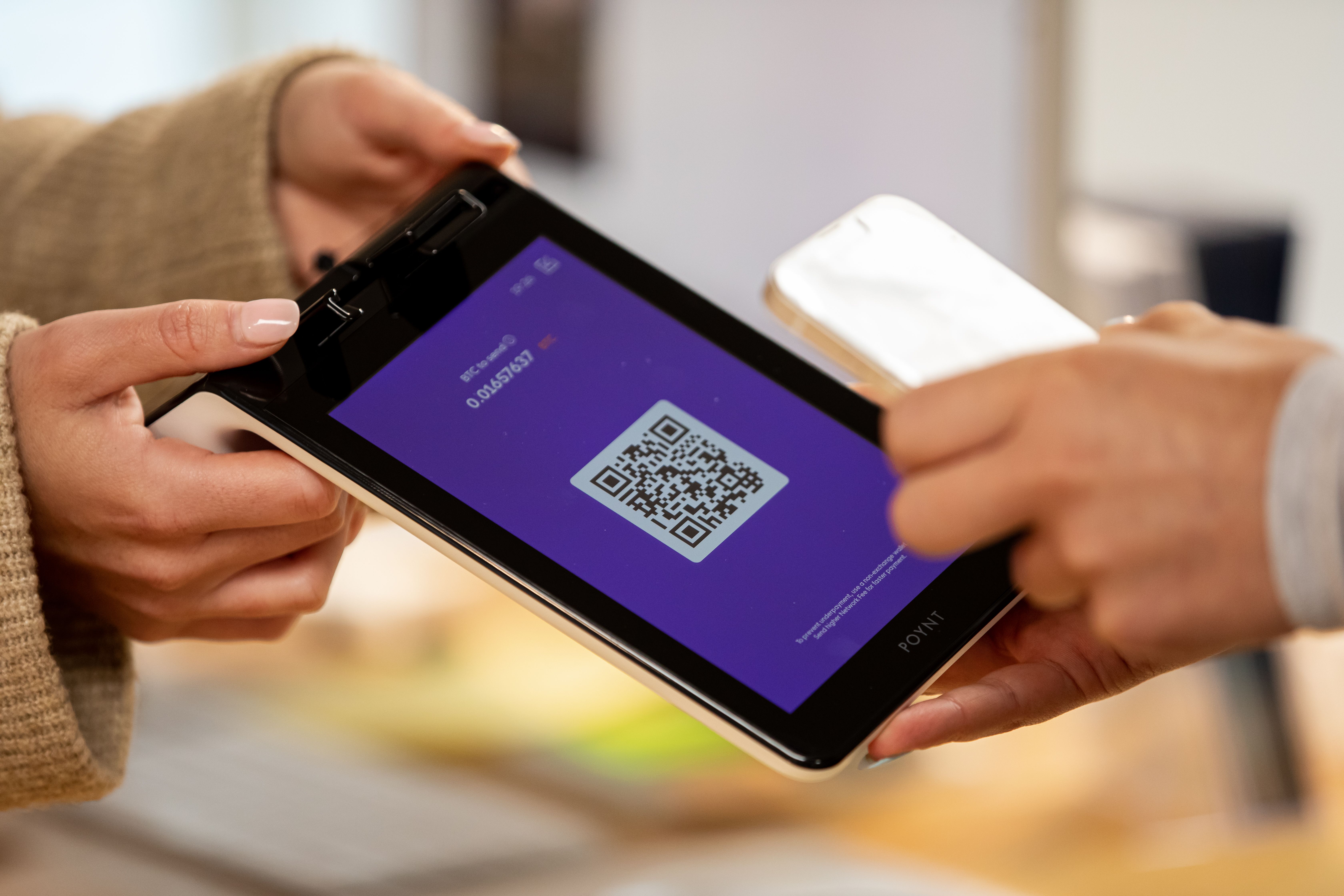 Accepter les Monnaies Fiduciaires et les Crypto-monnaies sur le Même  Terminal de Paiement est Désormais Possible au Canada - Mononews